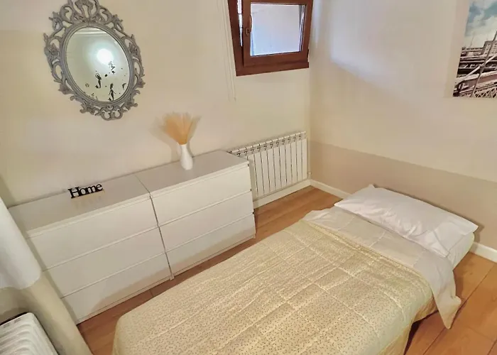 Unico En El Corazon De Segovia